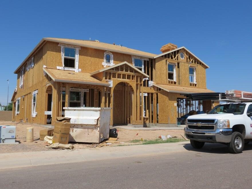 Contractor Housing in Phoenix: What Work Crews Should Check Before Booking